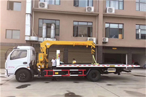 乍浦路附近汽车轮胎更换